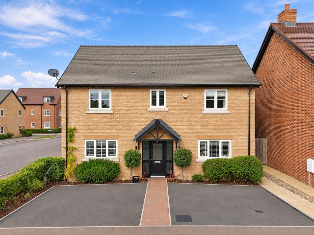 4 bedroom detached house for sale