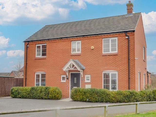 4 bedroom detached house for sale