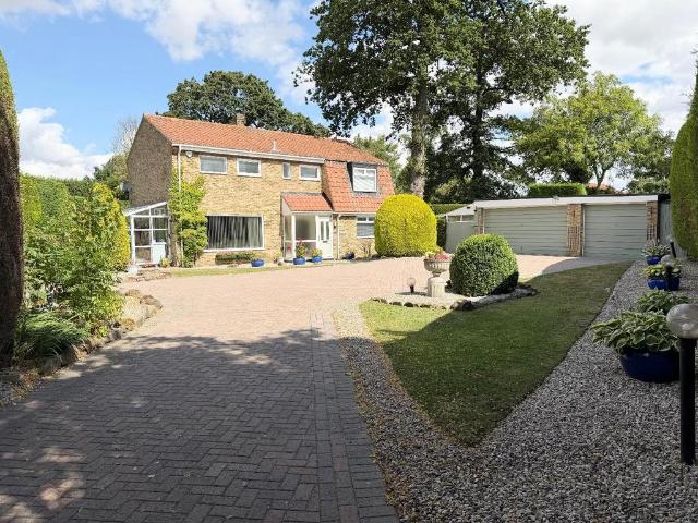 4 bedroom detached house for sale