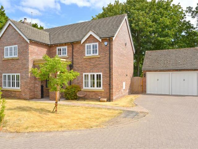 4 bedroom detached house for sale