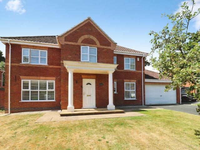 4 bedroom detached house for sale