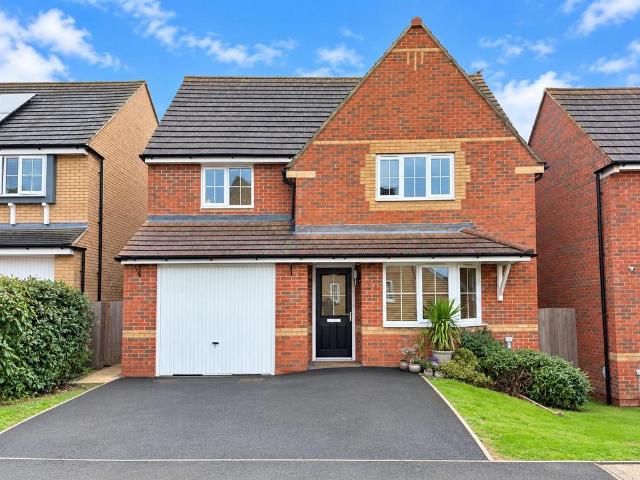 4 bedroom detached house for sale