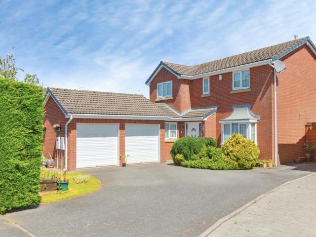 4 bedroom detached house for sale