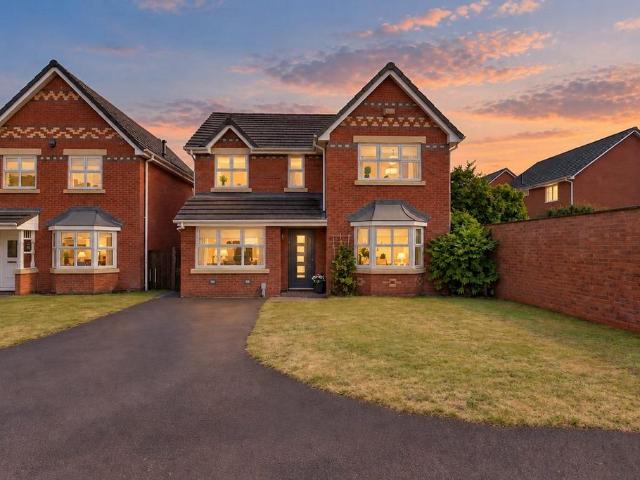4 bedroom detached house for sale