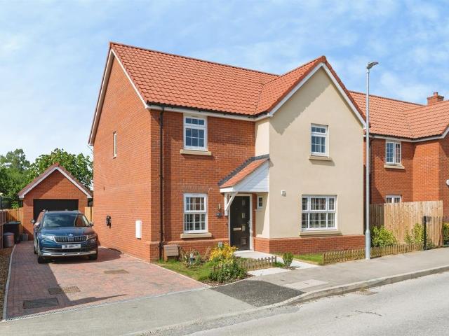 4 bedroom detached house for sale