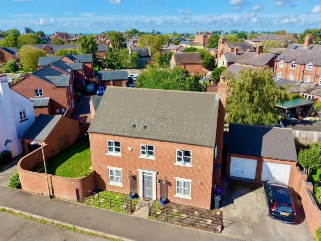 4 bedroom detached house for sale