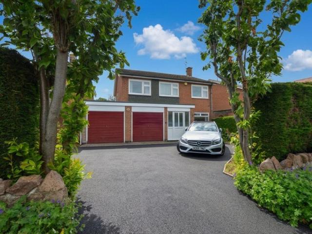 4 bedroom detached house for sale