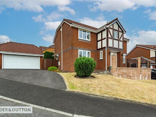 4 bedroom detached house for sale