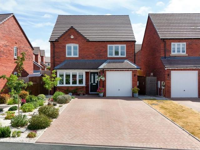 4 bedroom detached house for sale