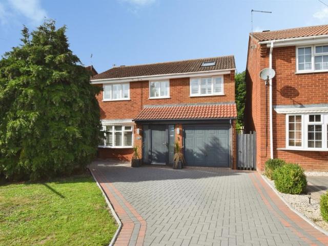 4 bedroom detached house for sale