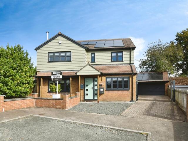 4 bedroom detached house for sale