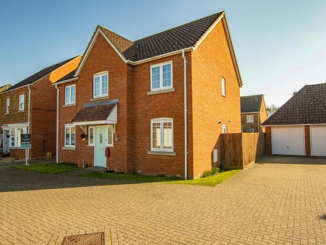 4 bedroom detached house for sale