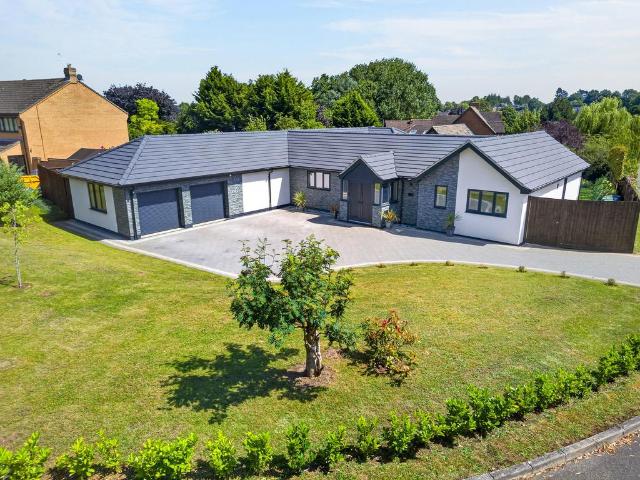 4 bedroom detached bungalow for sale