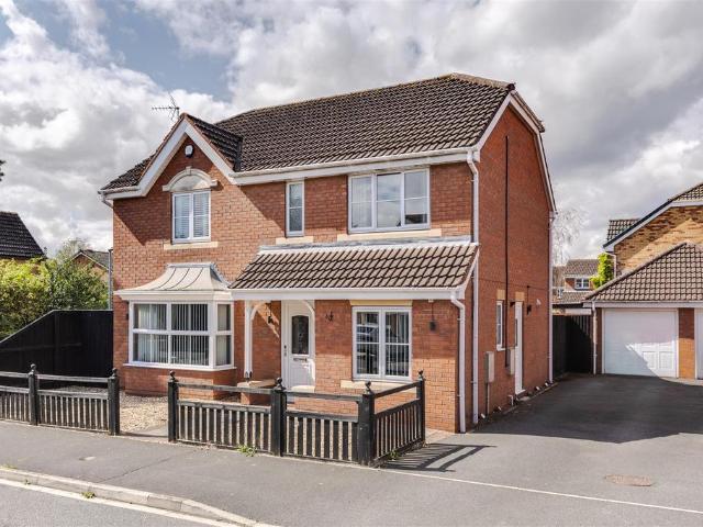 4 bedroom detached house for sale