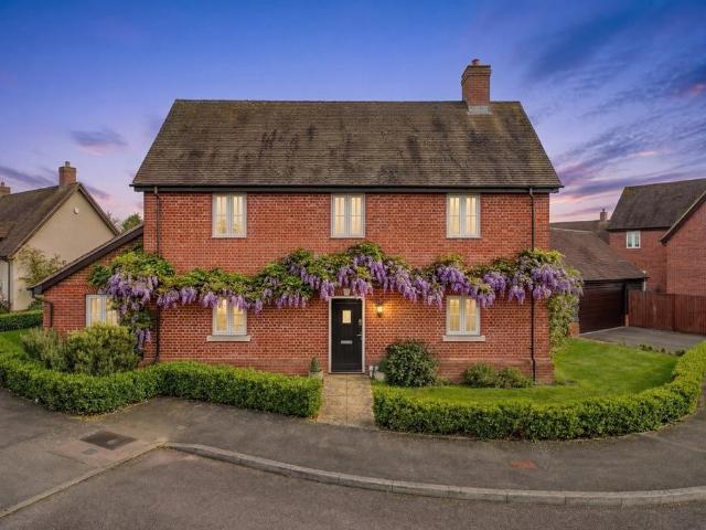 4 bedroom detached house for sale
