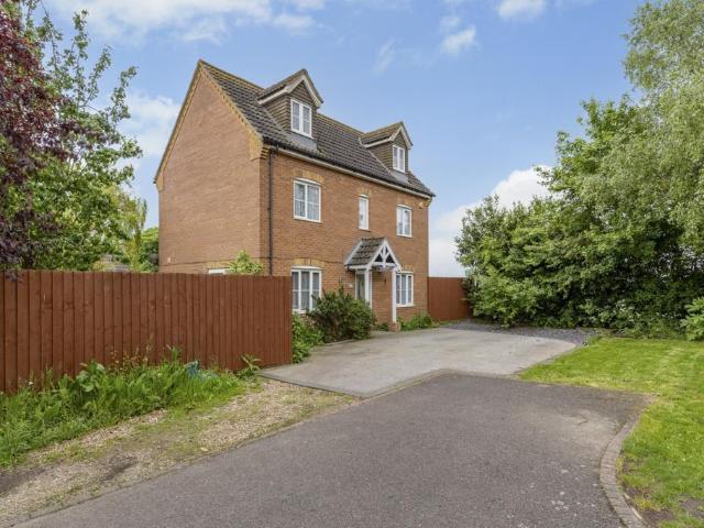 4 bedroom detached house for sale