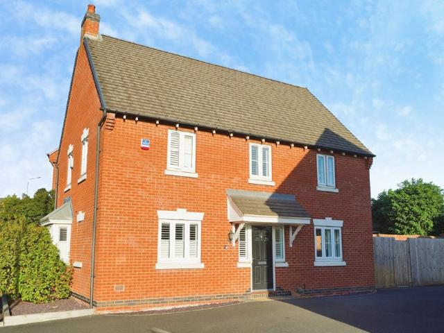 4 bedroom detached house for sale