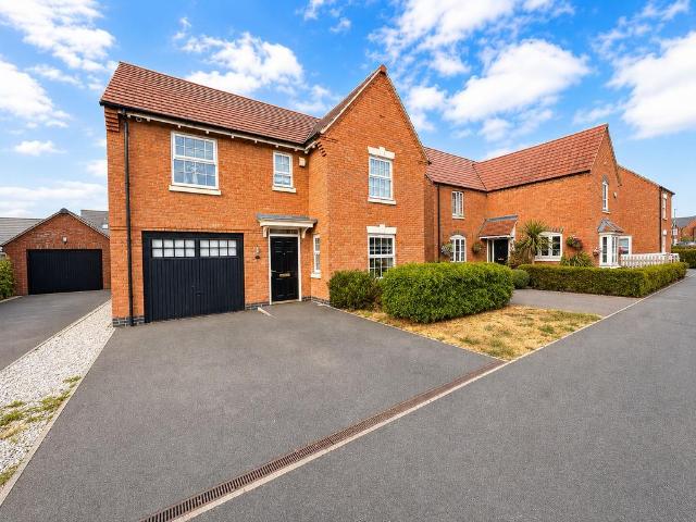 4 bedroom detached house for sale