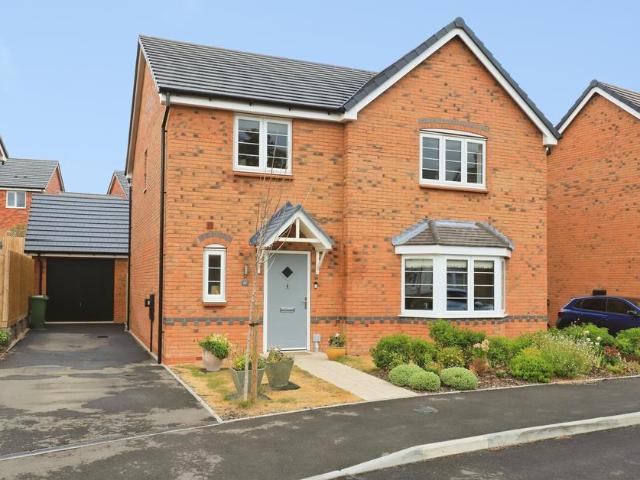 4 bedroom detached house for sale