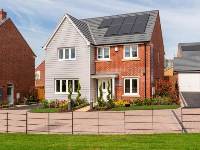 4 bedroom detached house for sale