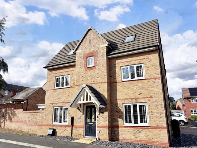 4 bedroom detached house for sale