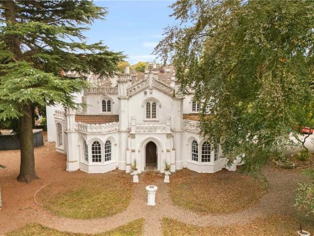 14 bedroom detached house for sale