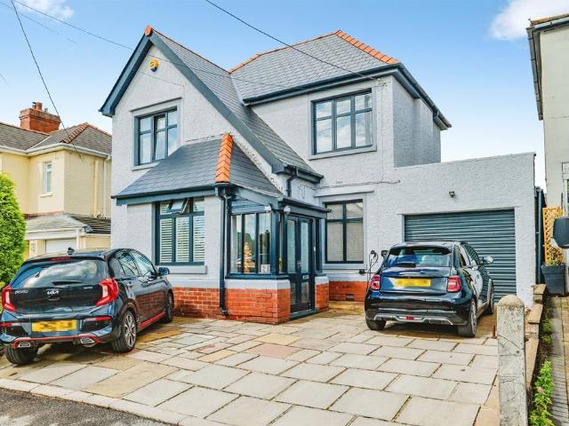 4 bedroom detached house for sale