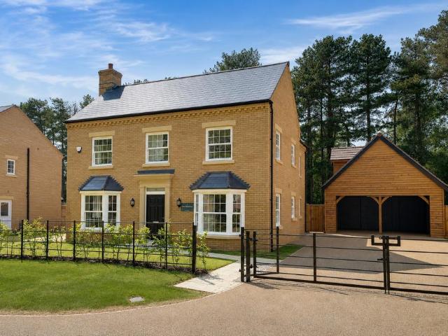 4 bedroom detached house for sale