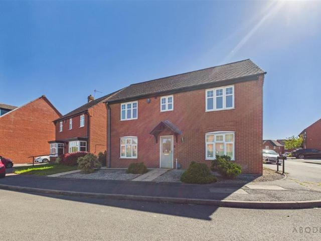 4 bedroom detached house for sale