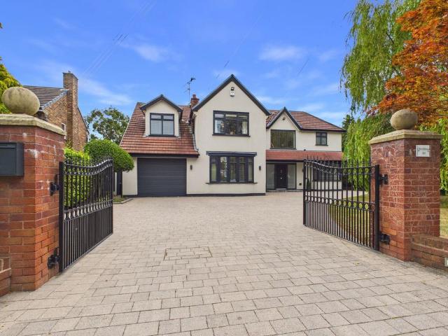 4 bedroom detached house for sale