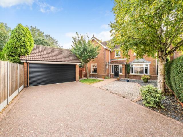 4 bedroom detached house for sale