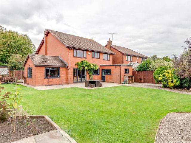 4 bedroom detached house for sale
