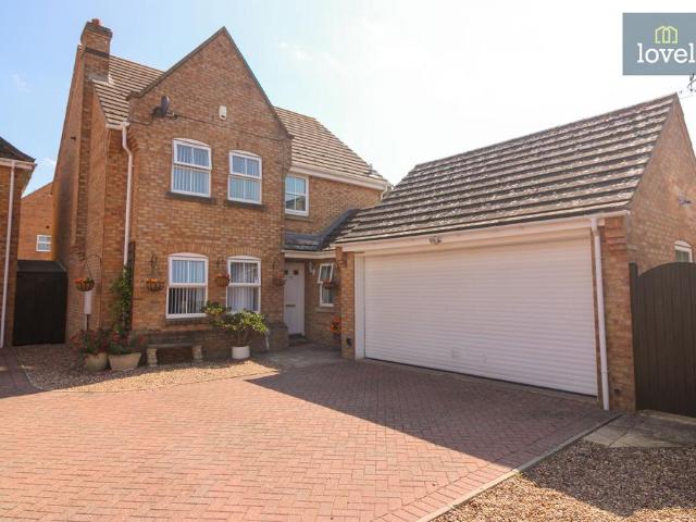 4 bedroom detached house for sale