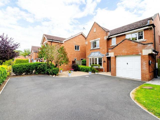4 bedroom detached house for sale