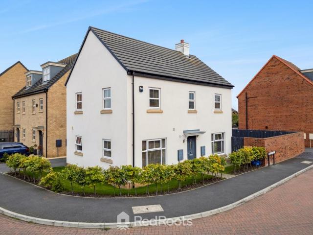 4 bedroom detached house for sale