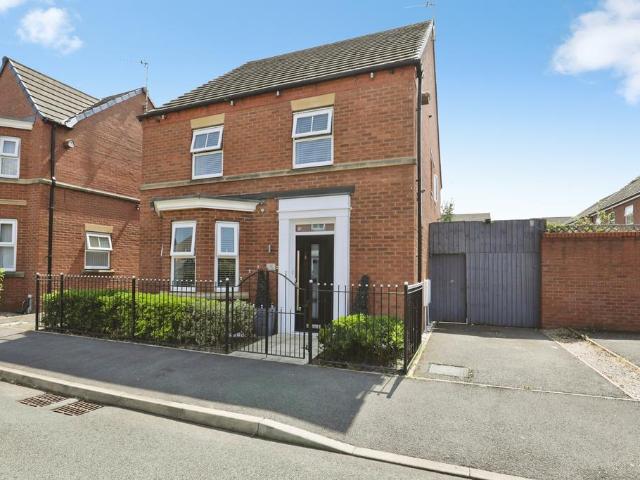 4 bedroom detached house for sale