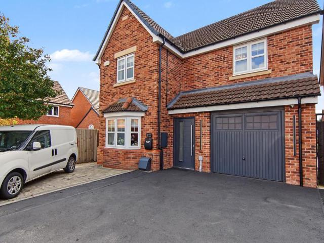4 bedroom detached house for sale