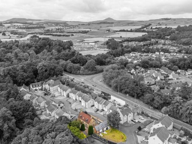 6 bedroom house for sale