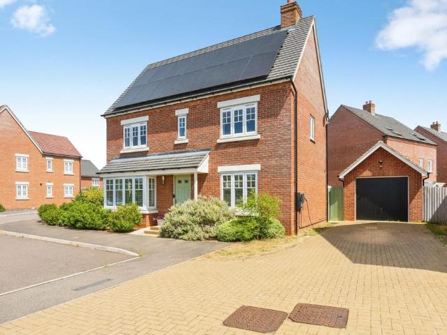 4 bedroom detached house for sale