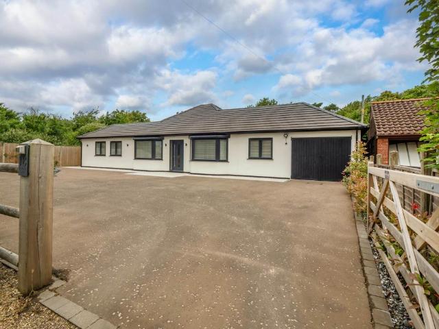 4 bedroom detached bungalow for sale