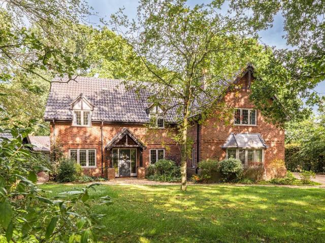4 bedroom detached house for sale