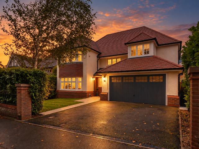 4 bedroom detached house for sale