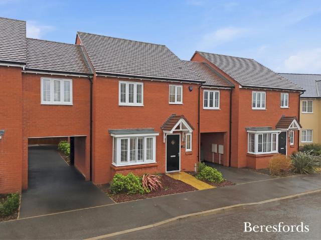 4 bedroom link detached house for sale