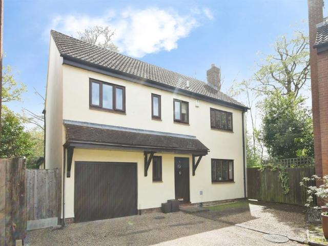 4 bedroom detached house for sale