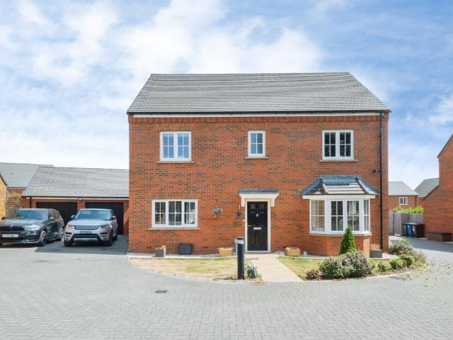 4 bedroom detached house for sale