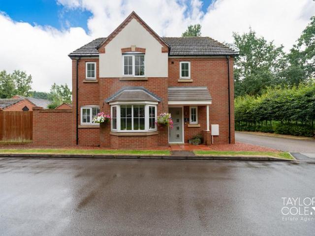 4 bedroom detached house for sale
