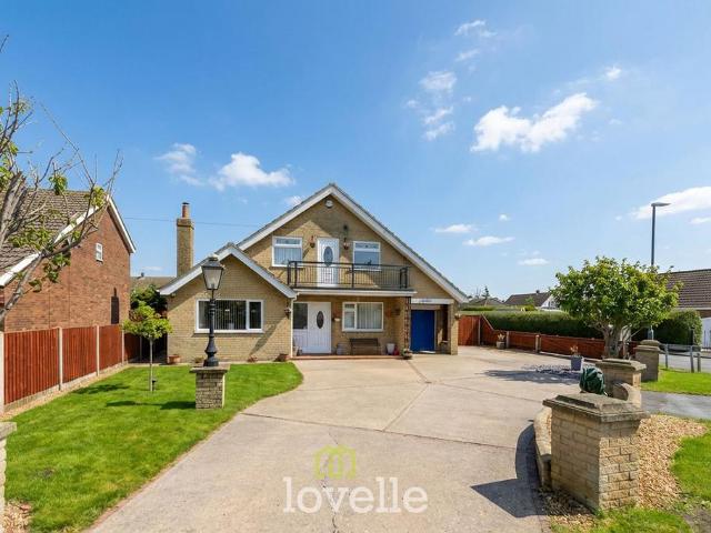 4 bedroom detached house for sale