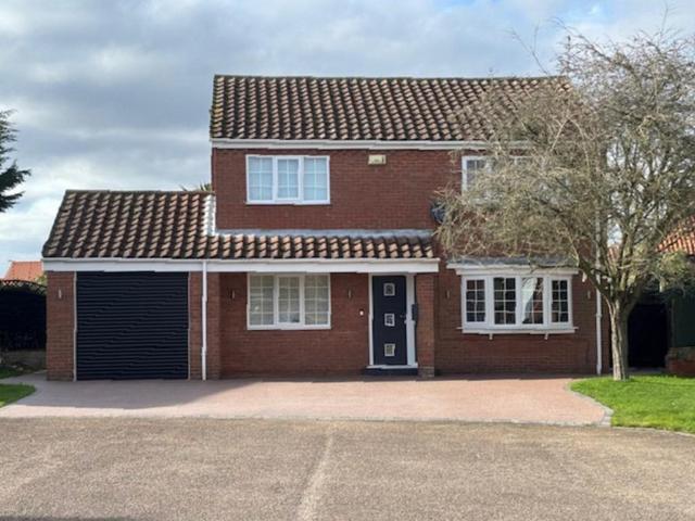 4 bedroom detached house for sale