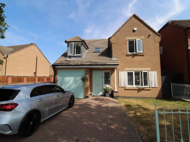4 bedroom detached house for sale