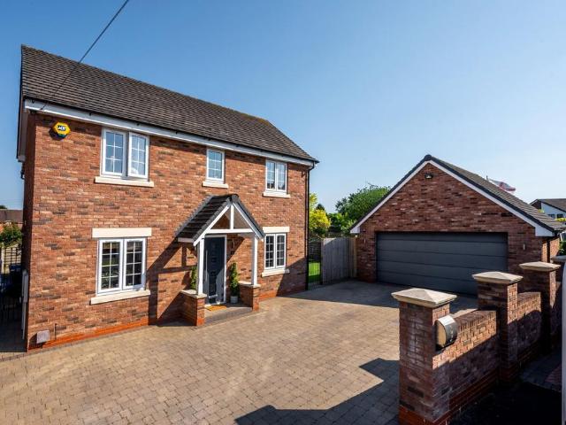 4 bedroom detached house for sale